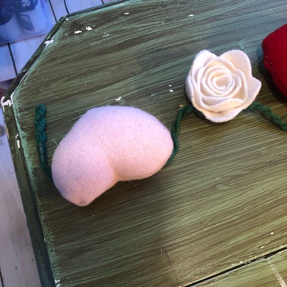 Target Threshold New without Box Garland Felt Hearts and Roses Valentine's Day - Picture 8 of 8